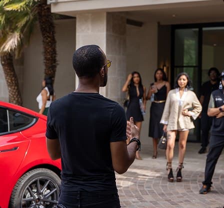 Guests arriving at the estate